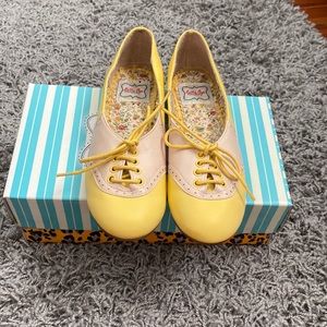 Bettie Page Shoes by Ellie yellow Halle 1”Oxford Flat Size 8 Like New